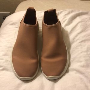 Nude/rose Steve Madden slip on sneakers